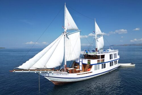 Boat deluxe invictus